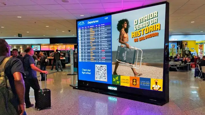 Mega LED com a campanha em aeroporto