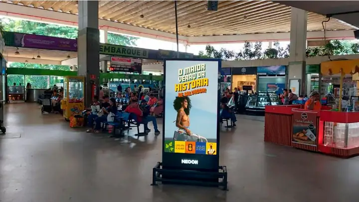 Totem digital no Terminal Rodoviário de Salvador